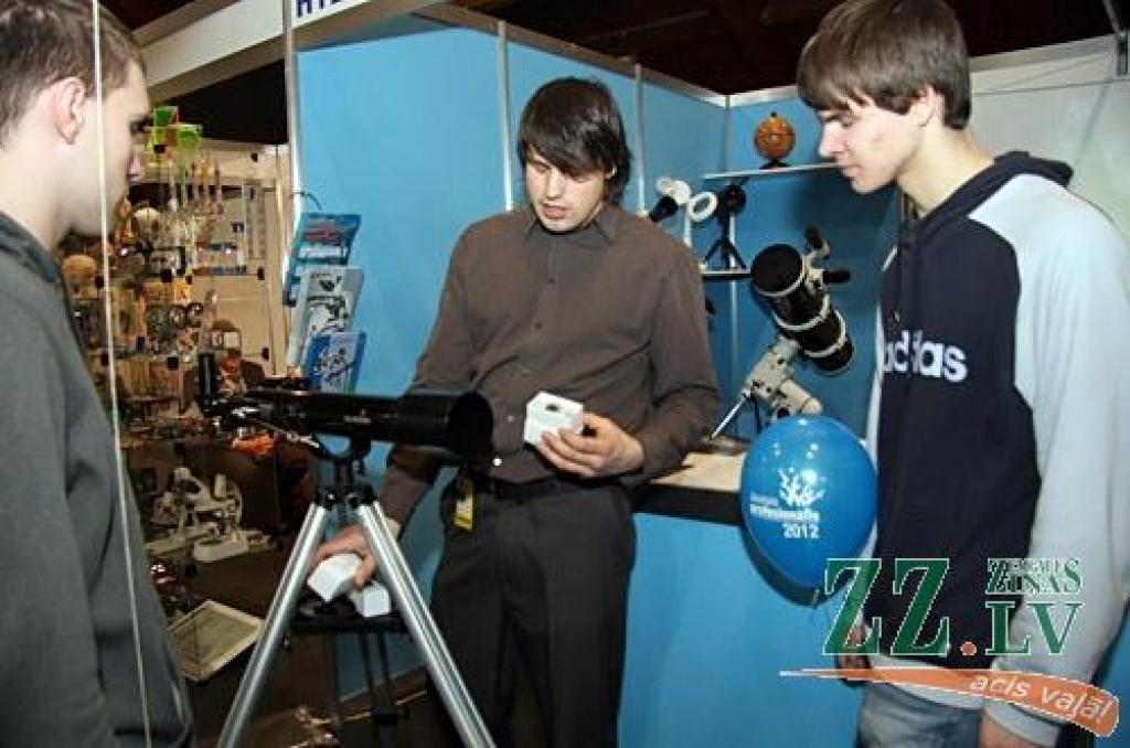 Kā ierasts ziemas un pavasara mijā, četras dienas – no 1. līdz 4. martam – Ķīpsalā notiek starptautiskā «Latvijas grāmatu izstāde 2012». Zinātāji saskaitījuši, ka jau piecpadsmitā, kurā daudzveidīgu grāmatu klāstu piedāvā Latvijas...