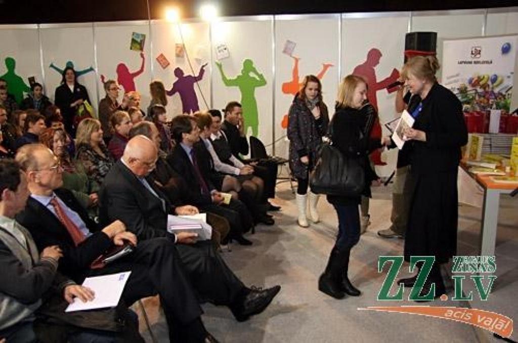 Kā ierasts ziemas un pavasara mijā, četras dienas – no 1. līdz 4. martam – Ķīpsalā notiek starptautiskā «Latvijas grāmatu izstāde 2012». Zinātāji saskaitījuši, ka jau piecpadsmitā, kurā daudzveidīgu grāmatu klāstu piedāvā Latvijas...