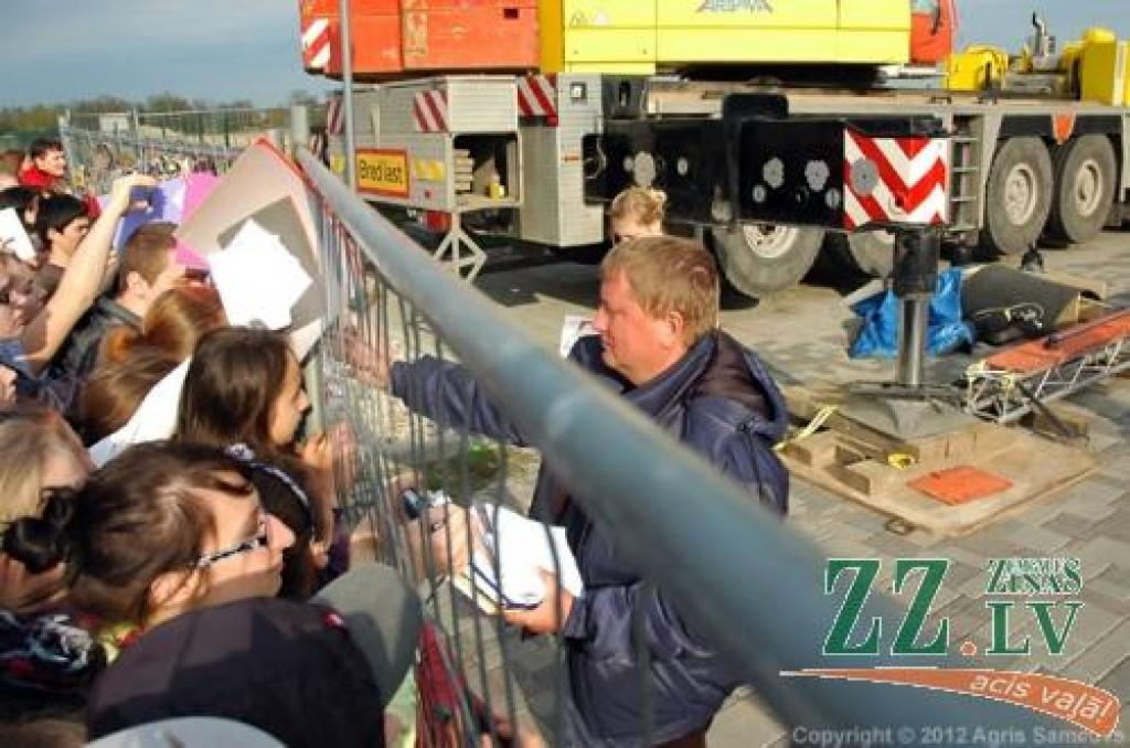 No 18. aprīļa līdz 2.maijam Jelgavā tiek darbināts vēja tunelis, kur šajā laikā notiek Džekija Čana jaunākās filmas epizožu uzņemšana.
Pašvaldība saņēmusi SIA «Gaisa sporta sertifikācijas centra» iesniegumu ar lūgumu saskaņot vēja tuneļa...
