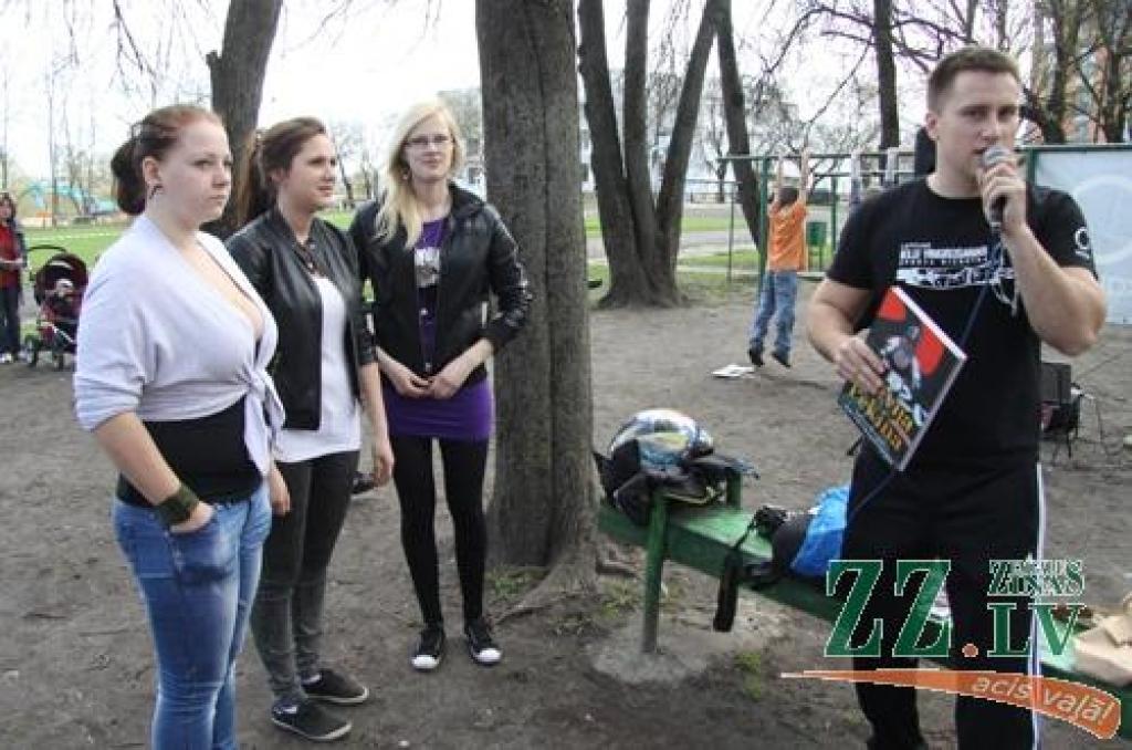 Lielāki un mazāki jelgavnieki 28.aprīlī labprāt piedalījās sacensībās un treniņos, ko organizēja Latvijas ielu vingrotāju sporta biedrība. Pasākuma laikā ielu vingrotāji ne tikai aicināja uz kopīgu vingrošanu, bet arī sniedza informāciju...