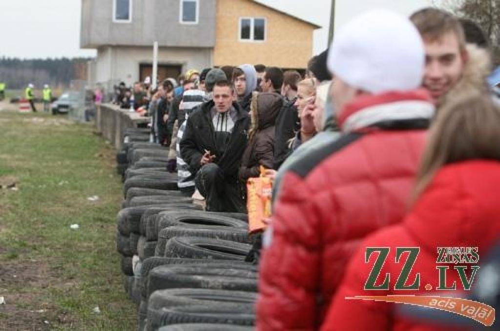 Lai parādītu savu un tehnikas varēšanu, papildināt adrenalīna devu un vienkārši atpūsties, «mehi» savas fakultātes svētkos pulcējas sporta un atpūtas kompleksā «Rullītis». Trasē notiek sacensības dragreisā un citos tradicionālos un mazāk...
