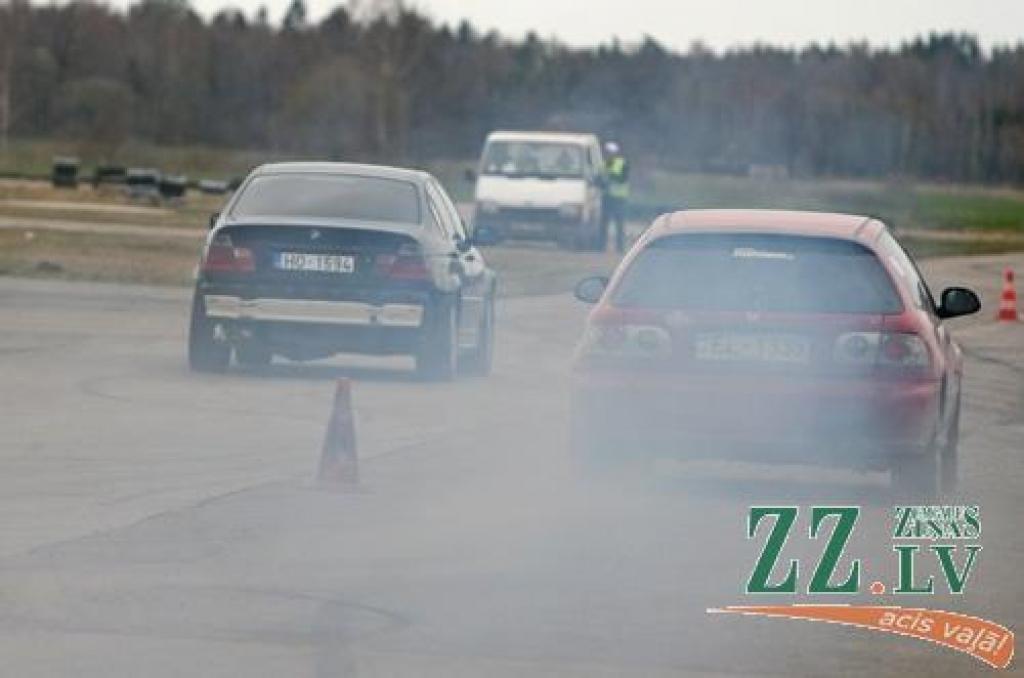 Lai parādītu savu un tehnikas varēšanu, papildināt adrenalīna devu un vienkārši atpūsties, «mehi» savas fakultātes svētkos pulcējas sporta un atpūtas kompleksā «Rullītis». Trasē notiek sacensības dragreisā un citos tradicionālos un mazāk...