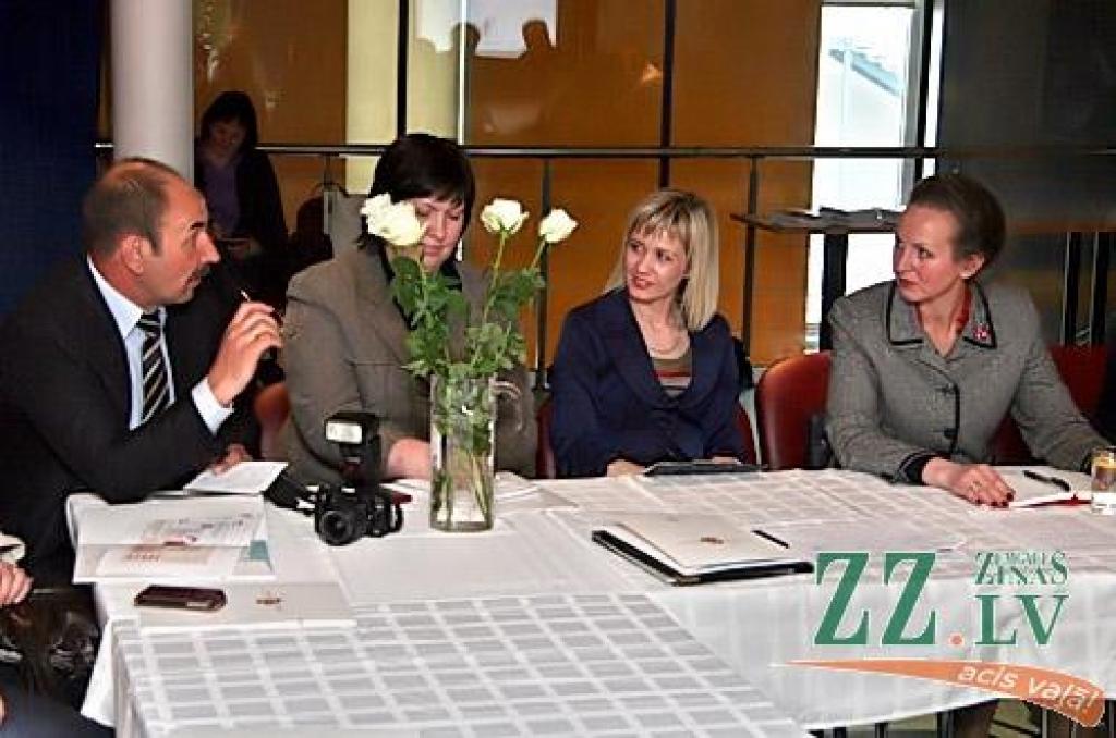 Sociālās garantijas, regulāras apmācības, labi darba apstākļi – šos kā galvenos darba ņēmēju atzinības iemeslus min siltumapgādes uzņēmums «Fortum Jelgava», ko Latvijas Darba devēju konfederācija trešo gadu pēc kārtas atzinusi par labāko...