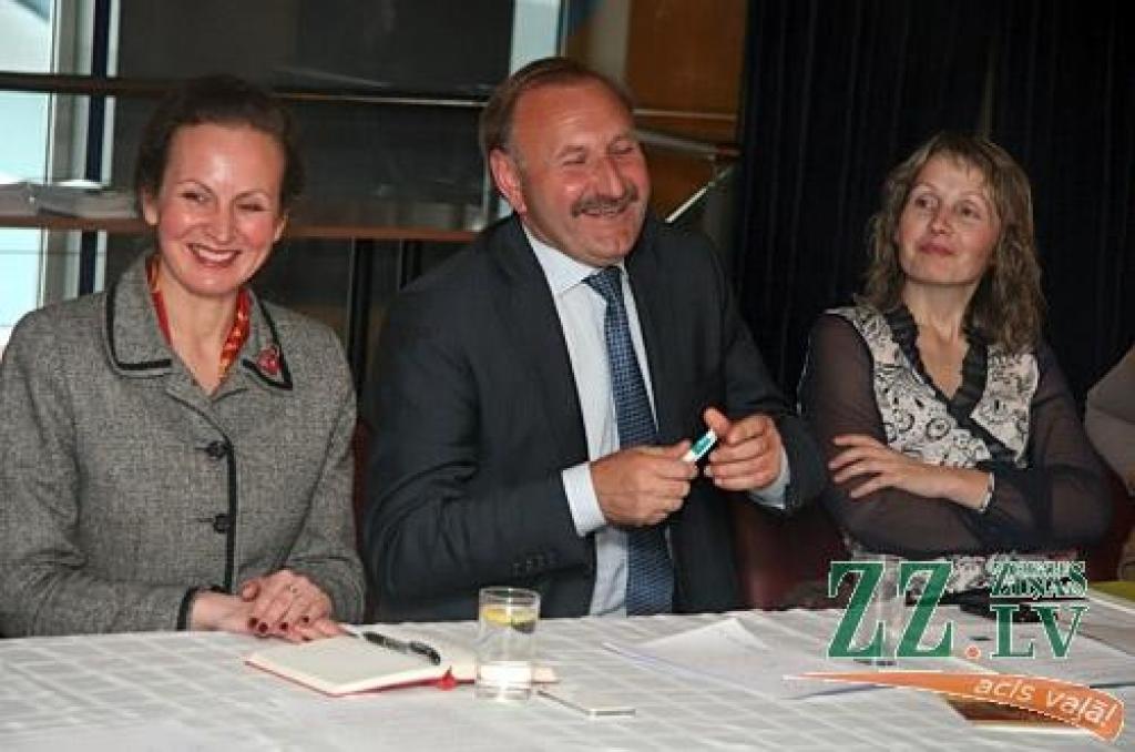 Sociālās garantijas, regulāras apmācības, labi darba apstākļi – šos kā galvenos darba ņēmēju atzinības iemeslus min siltumapgādes uzņēmums «Fortum Jelgava», ko Latvijas Darba devēju konfederācija trešo gadu pēc kārtas atzinusi par labāko...