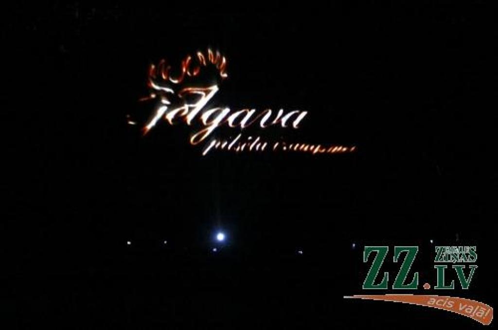 Ar tradicionālo Amatu tirgu Jelgavas centrā sestdien turpinājās Pilsētas svētki. Šoreiz dažādu nozaru amtbniecības izstrādājumi bija pārstāvēti kuplā skaitā – 134 stendos, bez tam bija sarīkotas vairākas reklāmas akcijas. Vairāku stendu...