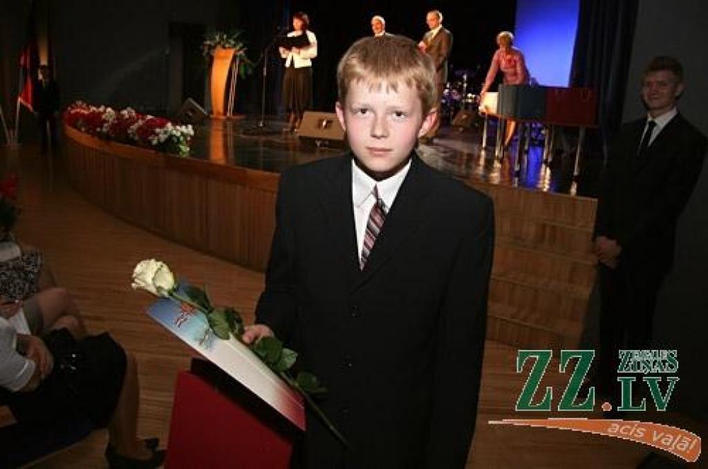 Tuvojoties mācību gada noslēgumam, Pilsētas svētku laikā tradicionāli tiek godināti Jelgavas vispārējo un profesionālo izglītības iestāžu audzēkņi, kuri Zemgales un Latvijas līmenī spējuši sevi teicami apliecināt mācību olimpiādēs,...