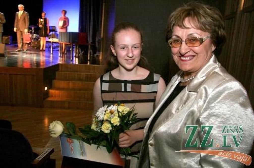 Tuvojoties mācību gada noslēgumam, Pilsētas svētku laikā tradicionāli tiek godināti Jelgavas vispārējo un profesionālo izglītības iestāžu audzēkņi, kuri Zemgales un Latvijas līmenī spējuši sevi teicami apliecināt mācību olimpiādēs,...