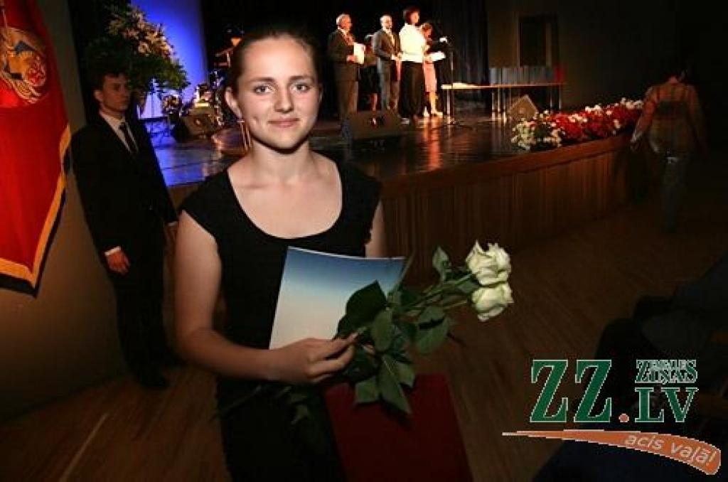 Tuvojoties mācību gada noslēgumam, Pilsētas svētku laikā tradicionāli tiek godināti Jelgavas vispārējo un profesionālo izglītības iestāžu audzēkņi, kuri Zemgales un Latvijas līmenī spējuši sevi teicami apliecināt mācību olimpiādēs,...