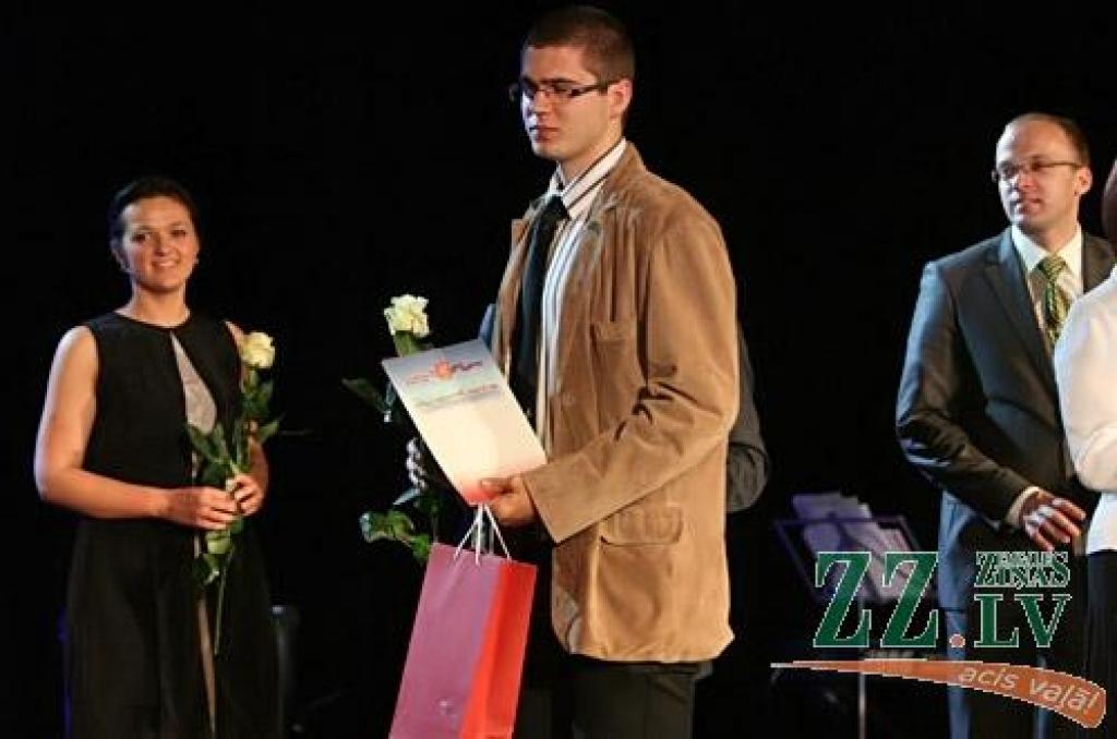 Tuvojoties mācību gada noslēgumam, Pilsētas svētku laikā tradicionāli tiek godināti Jelgavas vispārējo un profesionālo izglītības iestāžu audzēkņi, kuri Zemgales un Latvijas līmenī spējuši sevi teicami apliecināt mācību olimpiādēs,...
