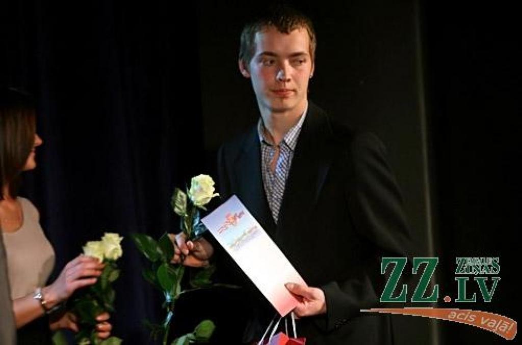 Tuvojoties mācību gada noslēgumam, Pilsētas svētku laikā tradicionāli tiek godināti Jelgavas vispārējo un profesionālo izglītības iestāžu audzēkņi, kuri Zemgales un Latvijas līmenī spējuši sevi teicami apliecināt mācību olimpiādēs,...