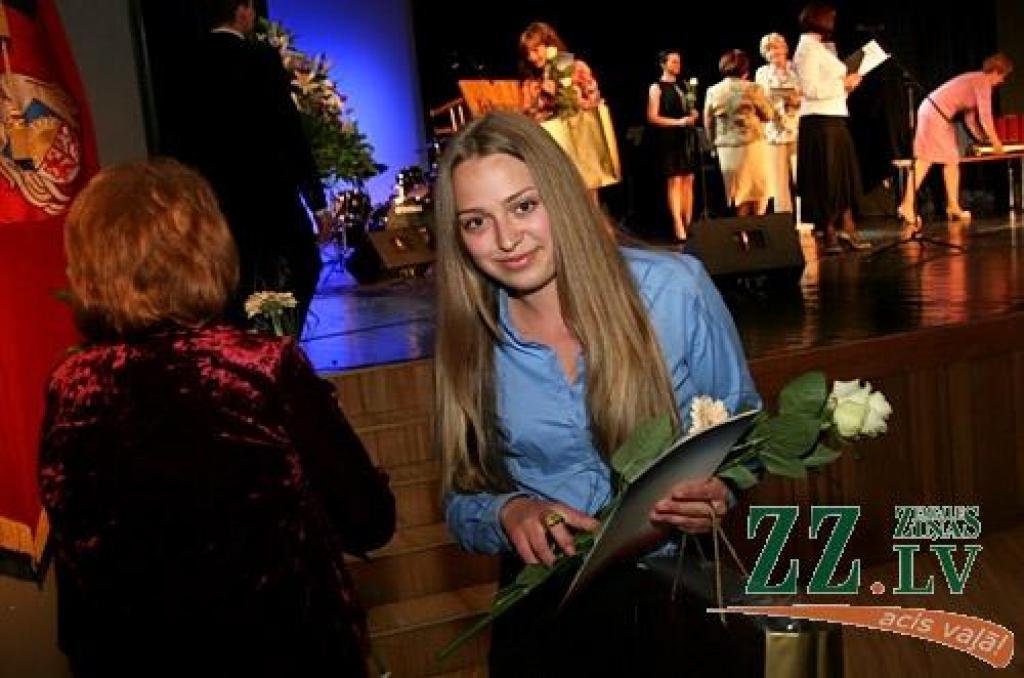 Tuvojoties mācību gada noslēgumam, Pilsētas svētku laikā tradicionāli tiek godināti Jelgavas vispārējo un profesionālo izglītības iestāžu audzēkņi, kuri Zemgales un Latvijas līmenī spējuši sevi teicami apliecināt mācību olimpiādēs,...
