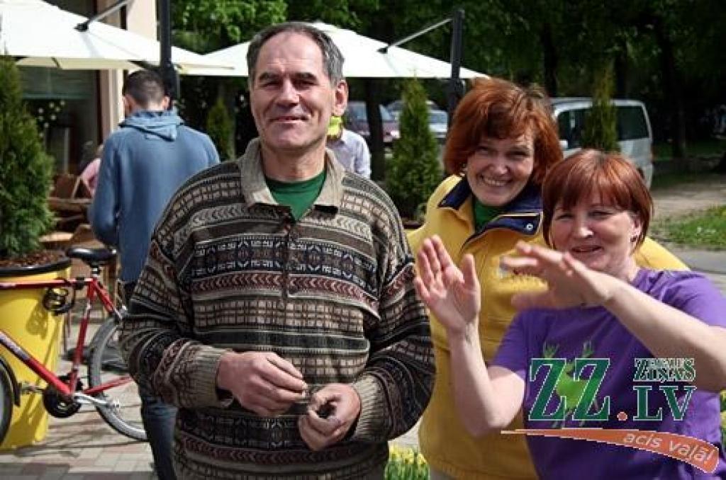 Pirmajā pludmales basketbola turnīrā «Kanclera nama un Čili pica zelta smiltis», kas notika laukumā, kur jau ir ierīkots smilšu placis topošajam bērnu rotaļu laukumam, piedalījās sešas komandas. Lai arī spēlētāji iepriekš nav piedalījušies...