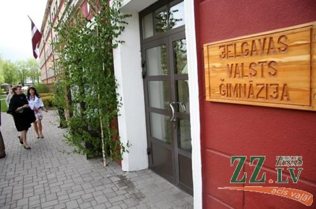 Sestdien ar absolventu, kā arī tagadējo un bijušo skolotāju salidojumu tiek svinēta Jelgavas Valsts ģimnāzijas 90 gadu jubileja. Starp Jelgavas 2.vidusskolas – tagadējās Valsts ģimnāzijas – absolventiem ir tādi cilvēki kā Atmodas laika...