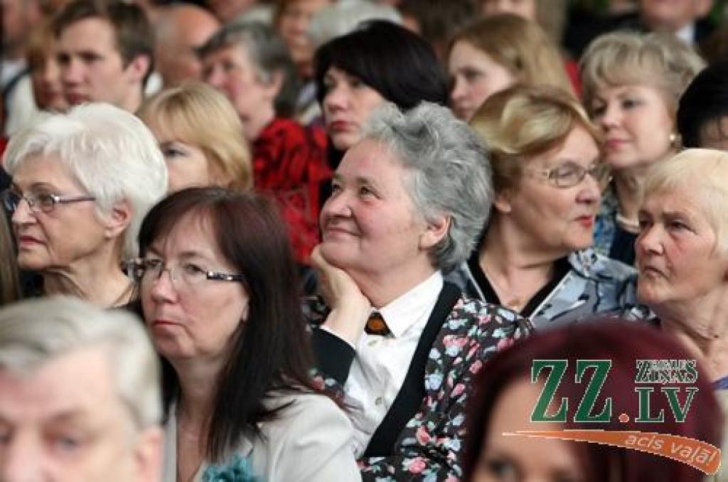 Sestdien ar absolventu, kā arī tagadējo un bijušo skolotāju salidojumu tiek svinēta Jelgavas Valsts ģimnāzijas 90 gadu jubileja. Starp Jelgavas 2.vidusskolas – tagadējās Valsts ģimnāzijas – absolventiem ir tādi cilvēki kā Atmodas laika...