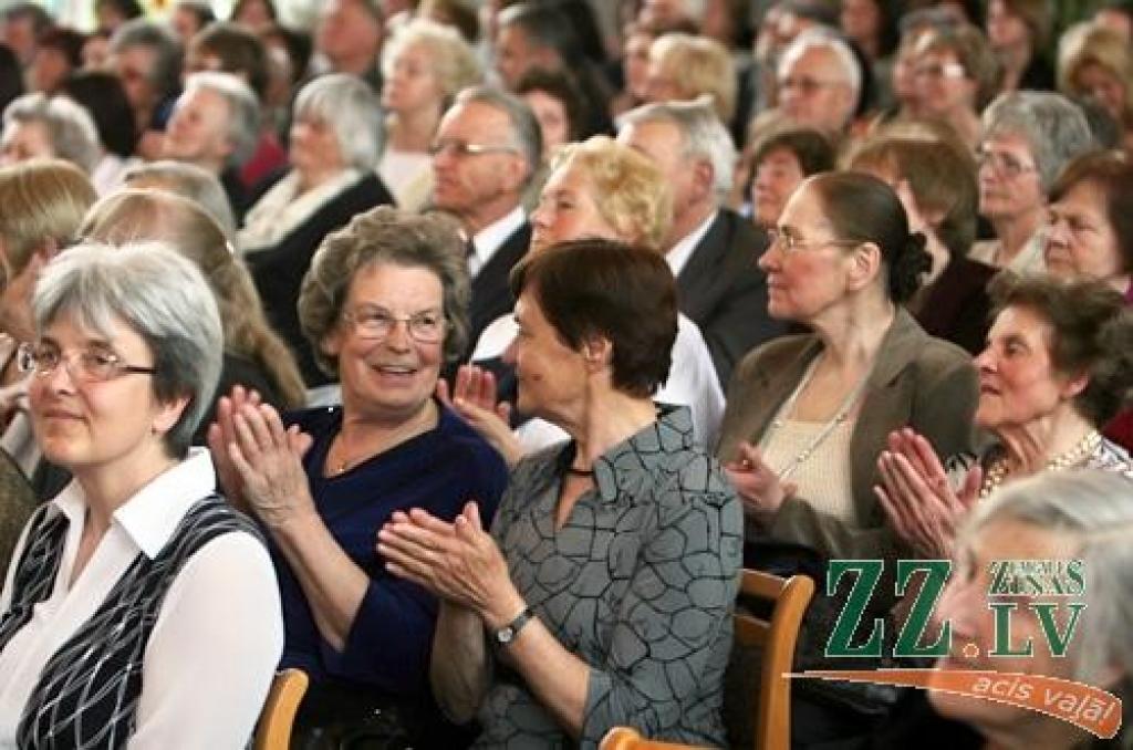 Sestdien ar absolventu, kā arī tagadējo un bijušo skolotāju salidojumu tiek svinēta Jelgavas Valsts ģimnāzijas 90 gadu jubileja. Starp Jelgavas 2.vidusskolas – tagadējās Valsts ģimnāzijas – absolventiem ir tādi cilvēki kā Atmodas laika...