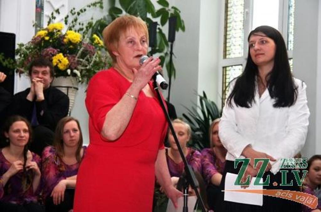 Sestdien ar absolventu, kā arī tagadējo un bijušo skolotāju salidojumu tiek svinēta Jelgavas Valsts ģimnāzijas 90 gadu jubileja. Starp Jelgavas 2.vidusskolas – tagadējās Valsts ģimnāzijas – absolventiem ir tādi cilvēki kā Atmodas laika...