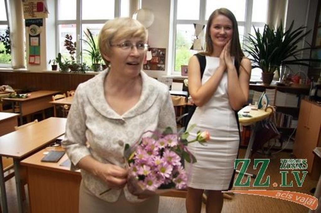 Sestdien ar absolventu, kā arī tagadējo un bijušo skolotāju salidojumu tiek svinēta Jelgavas Valsts ģimnāzijas 90 gadu jubileja. Starp Jelgavas 2.vidusskolas – tagadējās Valsts ģimnāzijas – absolventiem ir tādi cilvēki kā Atmodas laika...