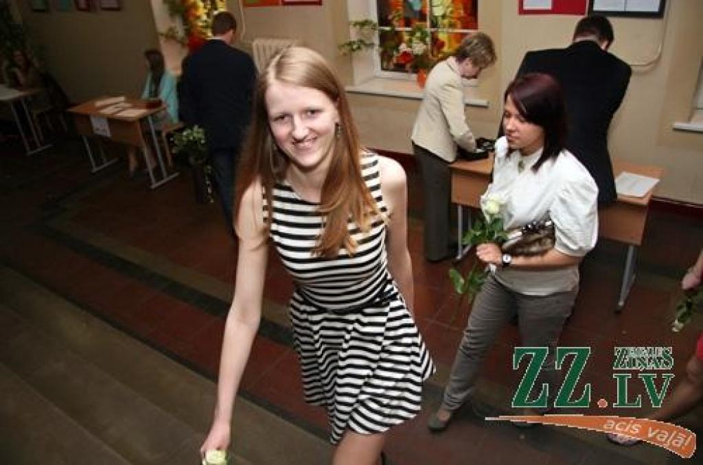 Sestdien ar absolventu, kā arī tagadējo un bijušo skolotāju salidojumu tiek svinēta Jelgavas Valsts ģimnāzijas 90 gadu jubileja. Starp Jelgavas 2.vidusskolas – tagadējās Valsts ģimnāzijas – absolventiem ir tādi cilvēki kā Atmodas laika...