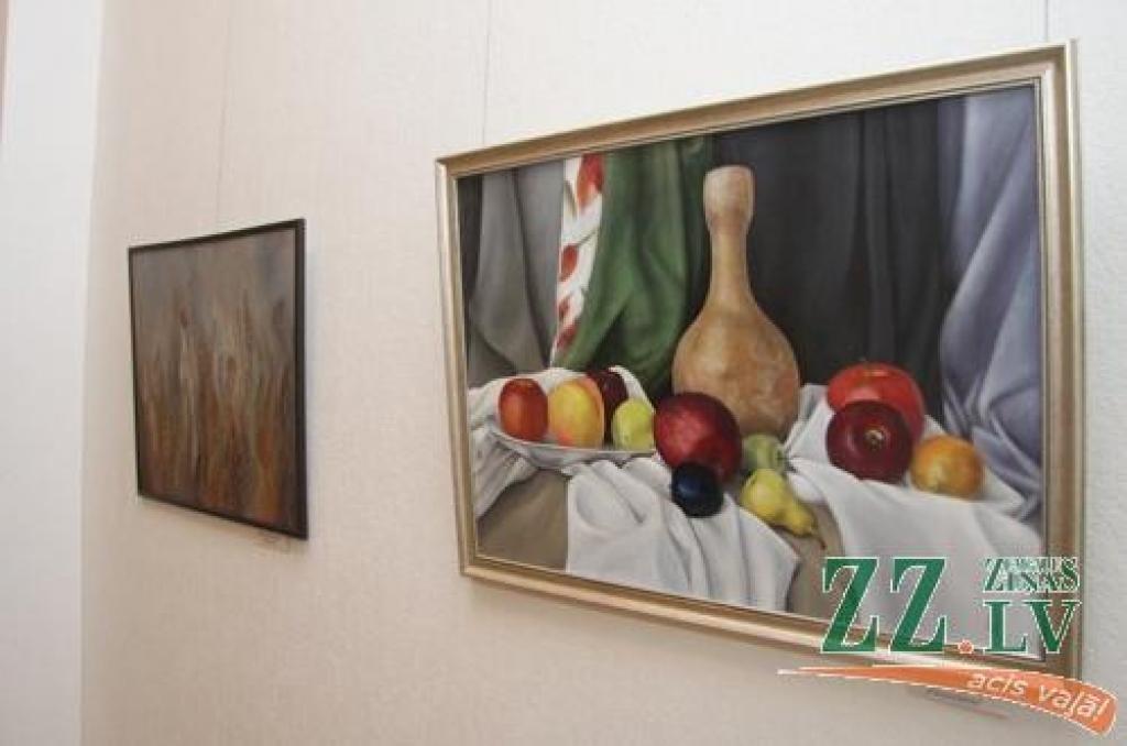 Līdz 30.maijam Jelgavas kultūras namam apskatāma Tautas gleznošanas studijas dalībnieku izstāde.