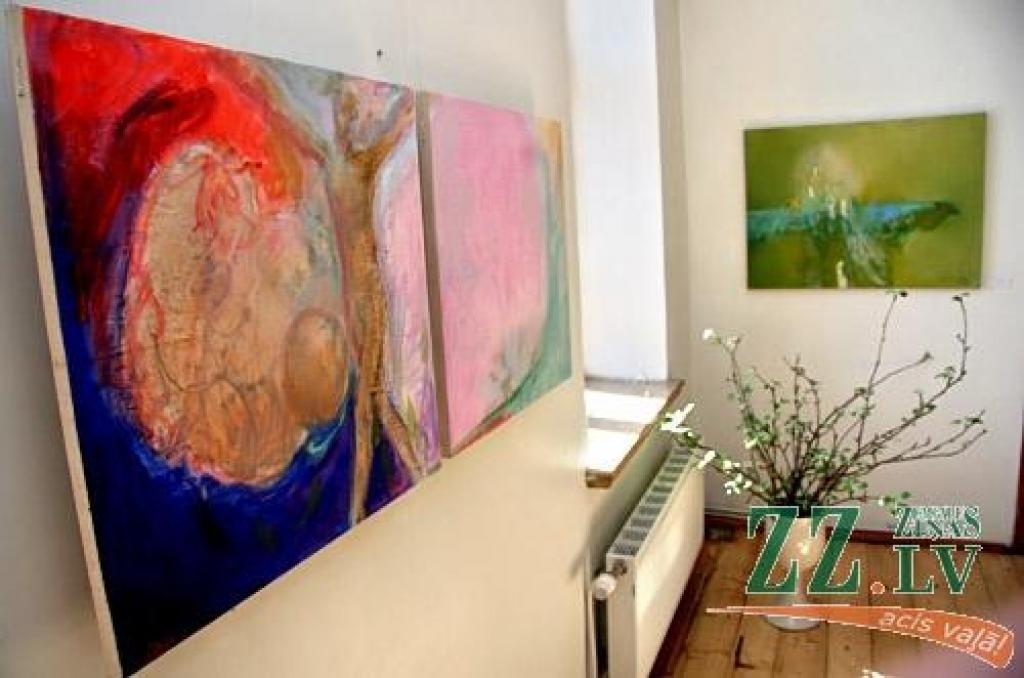 Jelgavas vecpilsētas galerijā «Suņa taka» jauna ekspozīcija – gleznotājas Baibas Ūlandes personālizstāde «Laiks dārzam, dārza darbi».