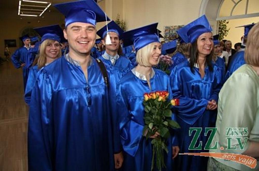 20.jūnijā izlaidumā tika sveikti jaunie būvinženieri, ainavu arhitekti, vides inženieri un citi speciālisti, kuri šogad absolvējuši LLU Lauku inženieru fakultāti (LIF).
Izlaidumā tika sveikti 161 LIF pamatstudiju absolventi un 15...