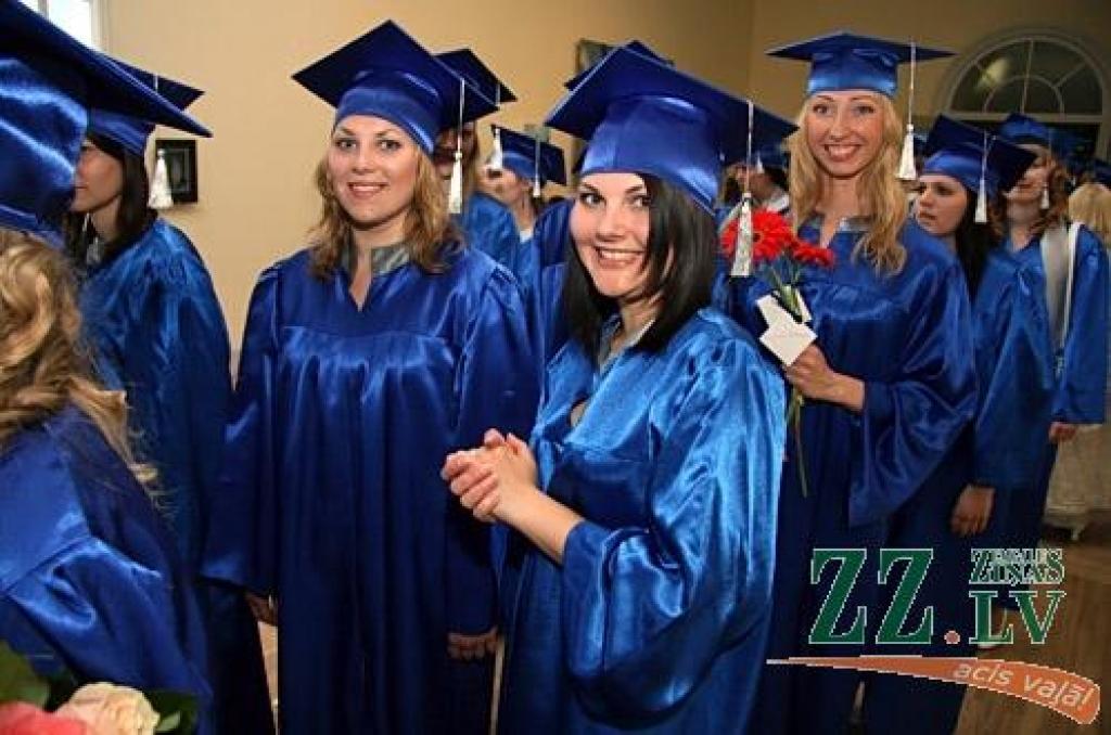 20.jūnijā izlaidumā tika sveikti jaunie būvinženieri, ainavu arhitekti, vides inženieri un citi speciālisti, kuri šogad absolvējuši LLU Lauku inženieru fakultāti (LIF).
Izlaidumā tika sveikti 161 LIF pamatstudiju absolventi un 15...