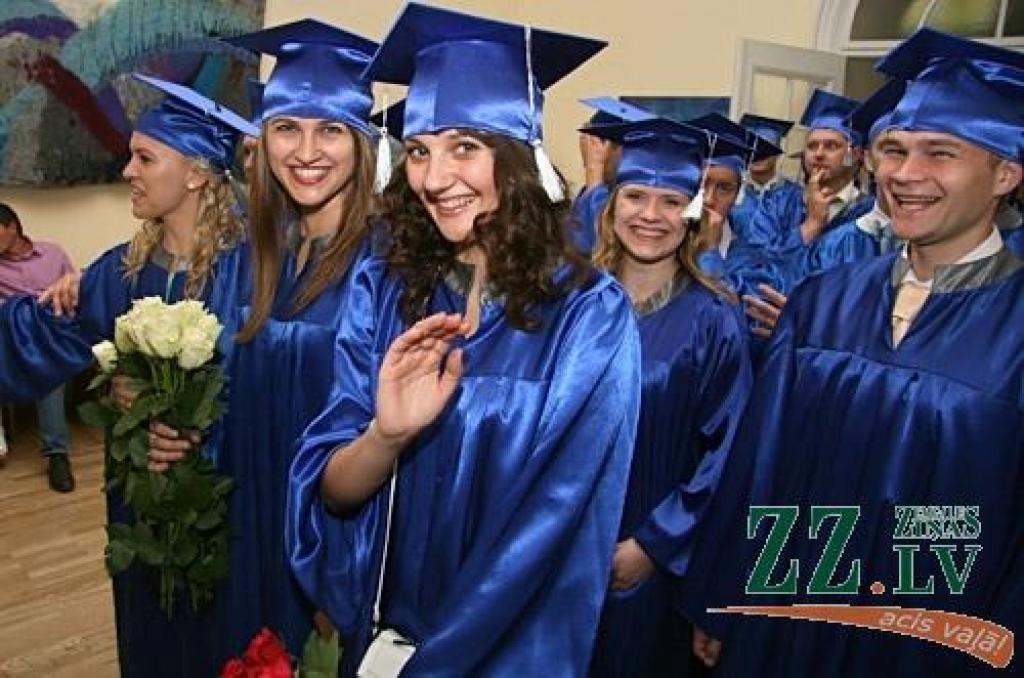 20.jūnijā izlaidumā tika sveikti jaunie būvinženieri, ainavu arhitekti, vides inženieri un citi speciālisti, kuri šogad absolvējuši LLU Lauku inženieru fakultāti (LIF).
Izlaidumā tika sveikti 161 LIF pamatstudiju absolventi un 15...