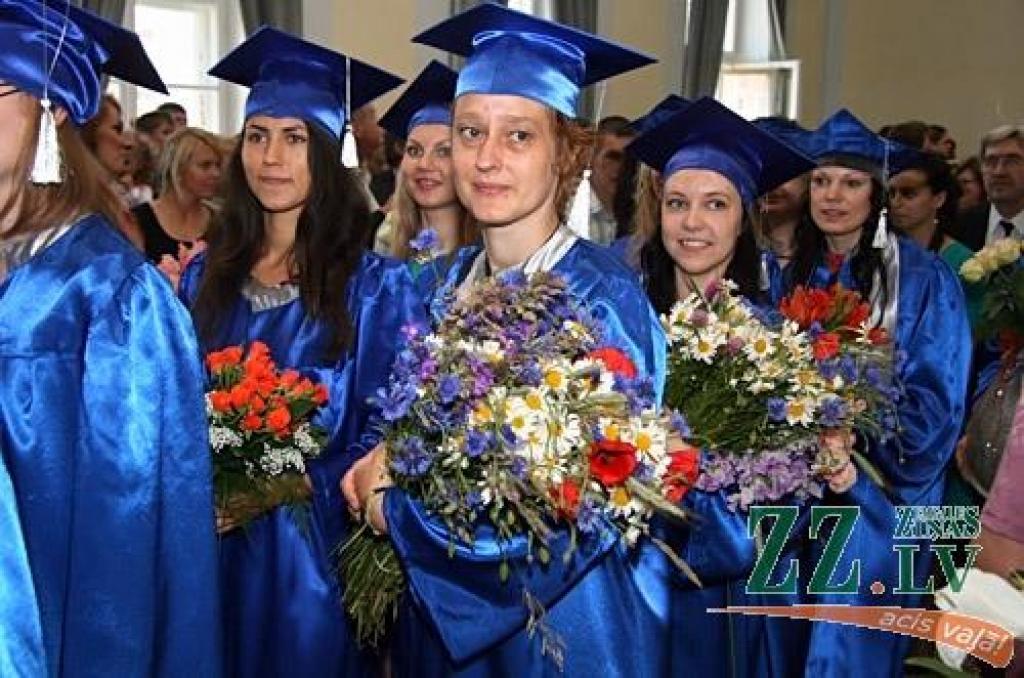 20.jūnijā izlaidumā tika sveikti jaunie būvinženieri, ainavu arhitekti, vides inženieri un citi speciālisti, kuri šogad absolvējuši LLU Lauku inženieru fakultāti (LIF).
Izlaidumā tika sveikti 161 LIF pamatstudiju absolventi un 15...