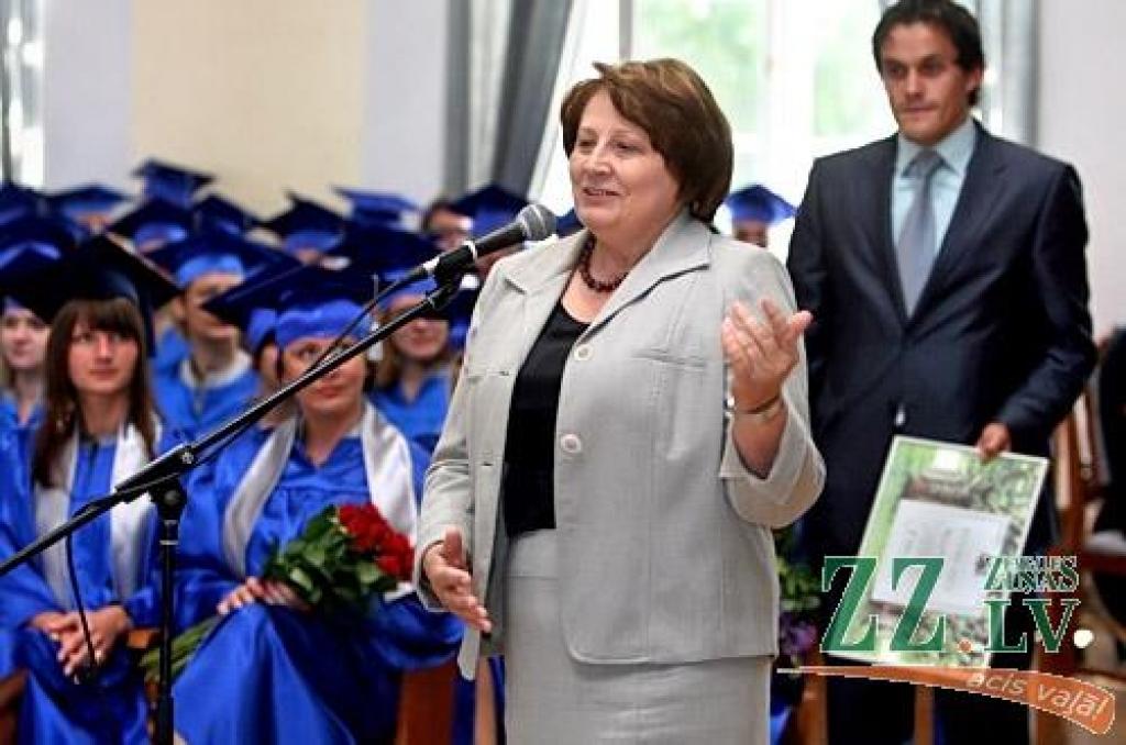 20.jūnijā izlaidumā tika sveikti jaunie būvinženieri, ainavu arhitekti, vides inženieri un citi speciālisti, kuri šogad absolvējuši LLU Lauku inženieru fakultāti (LIF).
Izlaidumā tika sveikti 161 LIF pamatstudiju absolventi un 15...