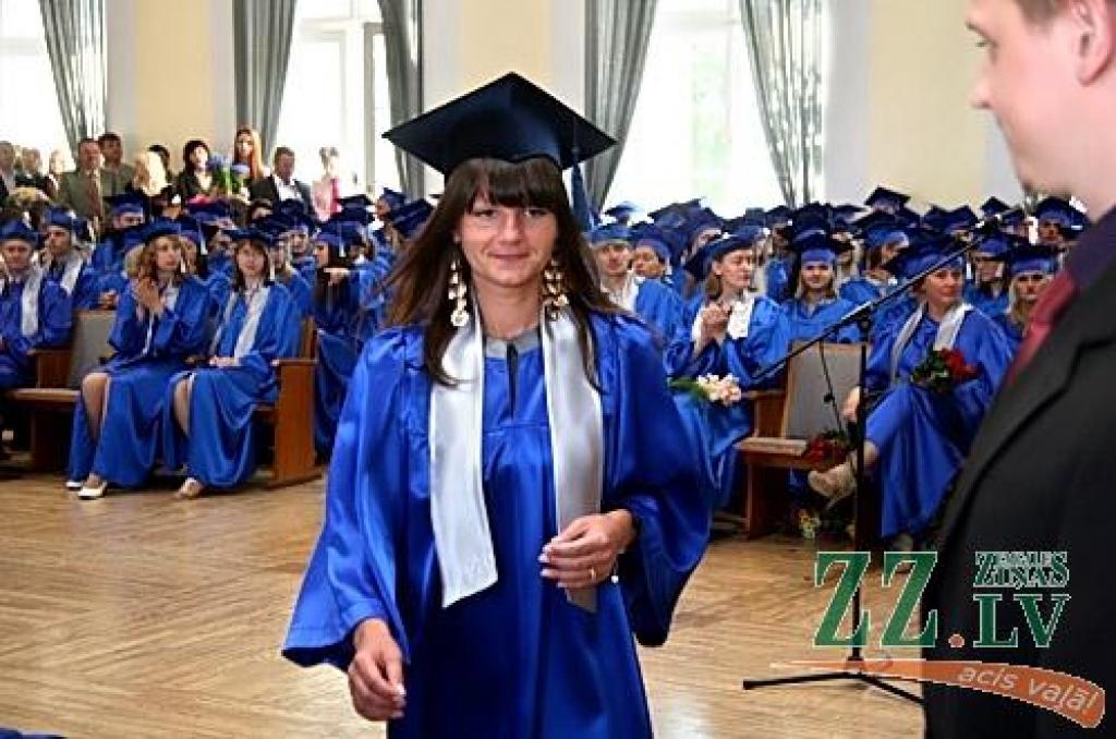 20.jūnijā izlaidumā tika sveikti jaunie būvinženieri, ainavu arhitekti, vides inženieri un citi speciālisti, kuri šogad absolvējuši LLU Lauku inženieru fakultāti (LIF).
Izlaidumā tika sveikti 161 LIF pamatstudiju absolventi un 15...