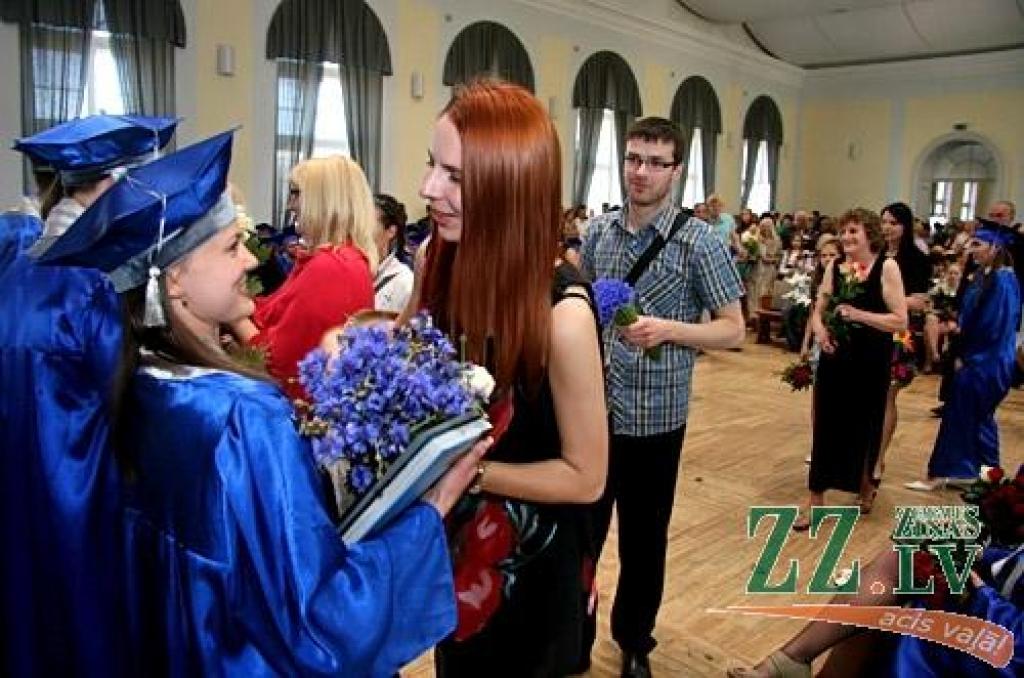 20.jūnijā izlaidumā tika sveikti jaunie būvinženieri, ainavu arhitekti, vides inženieri un citi speciālisti, kuri šogad absolvējuši LLU Lauku inženieru fakultāti (LIF).
Izlaidumā tika sveikti 161 LIF pamatstudiju absolventi un 15...