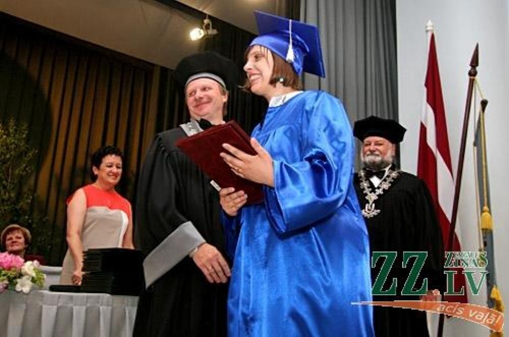 20.jūnijā izlaidumā tika sveikti jaunie būvinženieri, ainavu arhitekti, vides inženieri un citi speciālisti, kuri šogad absolvējuši LLU Lauku inženieru fakultāti (LIF).
Izlaidumā tika sveikti 161 LIF pamatstudiju absolventi un 15...
