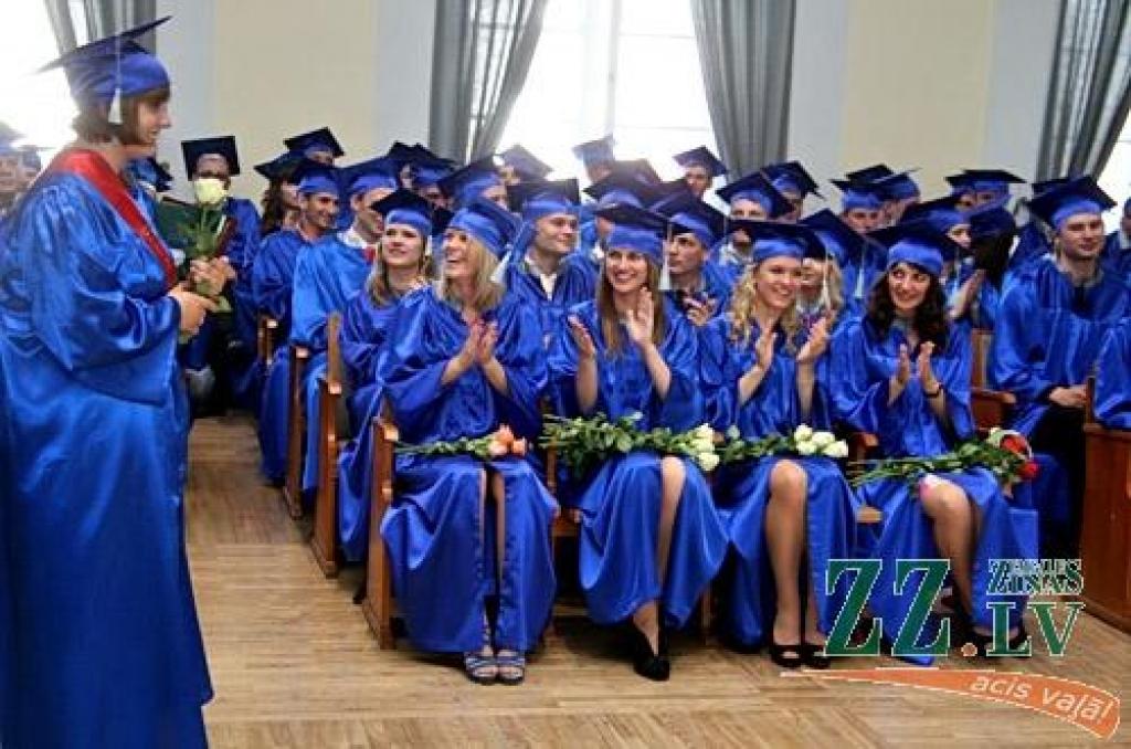 20.jūnijā izlaidumā tika sveikti jaunie būvinženieri, ainavu arhitekti, vides inženieri un citi speciālisti, kuri šogad absolvējuši LLU Lauku inženieru fakultāti (LIF).
Izlaidumā tika sveikti 161 LIF pamatstudiju absolventi un 15...