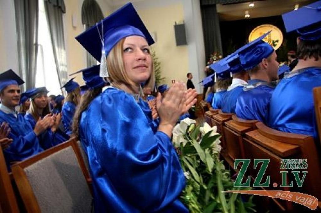 20.jūnijā izlaidumā tika sveikti jaunie būvinženieri, ainavu arhitekti, vides inženieri un citi speciālisti, kuri šogad absolvējuši LLU Lauku inženieru fakultāti (LIF).
Izlaidumā tika sveikti 161 LIF pamatstudiju absolventi un 15...