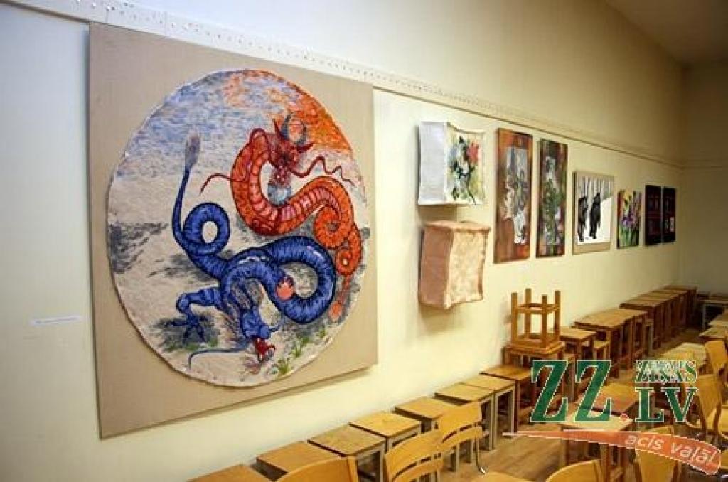No Jelgavas Mākslas skolas absolventu noslēguma darbiem skolas zālē iekārtota izstāde, ar kuru darbdienās no pulksten 10 līdz 16 var iepazīties visu vasaru (interesentiem izmantot zvana pogu).
Noslēguma darbus vadīja pedagogi, reizē arī...