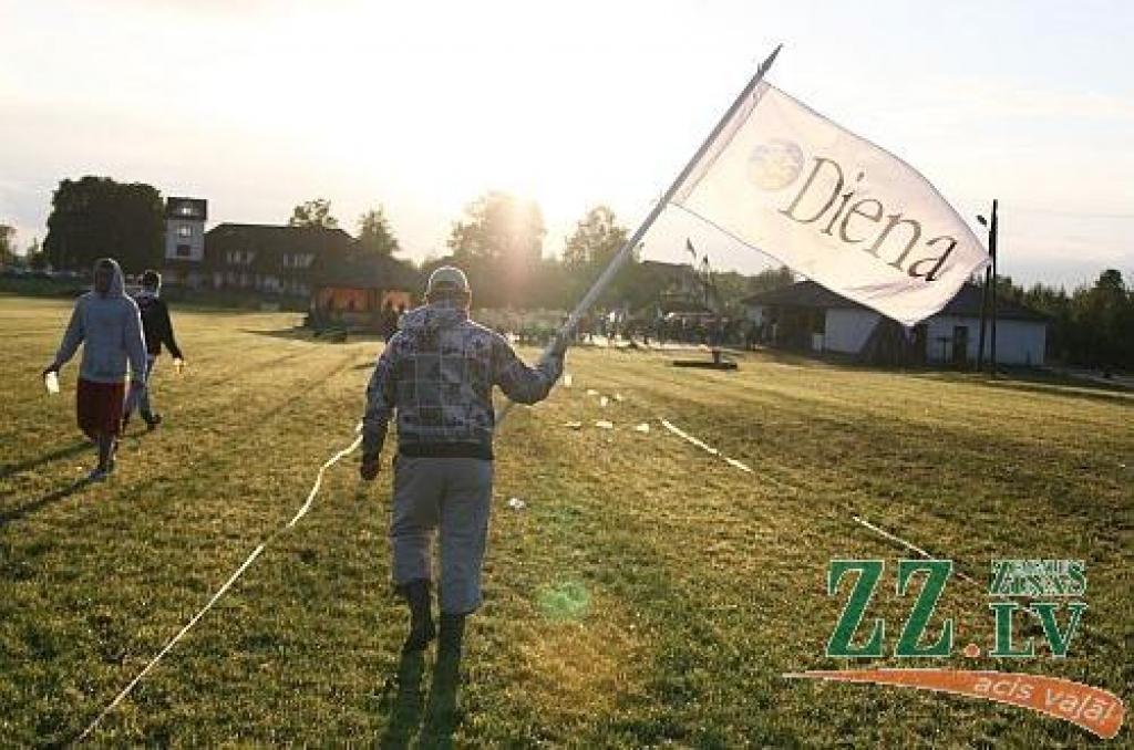 Ar laikraksta «Diena» komandas uzvaru kopvērtējumā noslēgušās 18.Masu mediju sporta spēles. Uzvaru, ko «Diena» guvusi otro gadu pēc kārtas, palīdzēja izcīnīt arī vairāki «Zemgales Ziņu» pārstāvji.
Sporta spēles dalībniekiem šogad paliks...