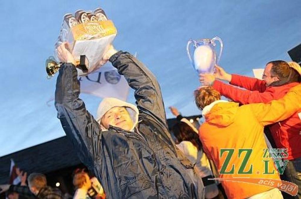 Ar laikraksta «Diena» komandas uzvaru kopvērtējumā noslēgušās 18.Masu mediju sporta spēles. Uzvaru, ko «Diena» guvusi otro gadu pēc kārtas, palīdzēja izcīnīt arī vairāki «Zemgales Ziņu» pārstāvji.
Sporta spēles dalībniekiem šogad paliks...