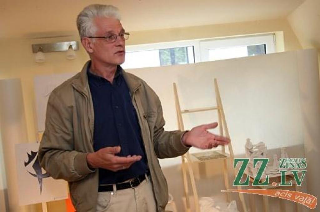 Mākslas studijas «Mansards» telpās Jāņa ielā 1a (pagalmā pie Ādolfa Alunāna parka) durvis vērusi dizaina meistardarbnīcas darbu izstāde. Raita Junkera un Kristīnas Landauas-Junkeres audzēkņu darbi šonedēļ (līdz 1.septembrim ieskaitot) būs...