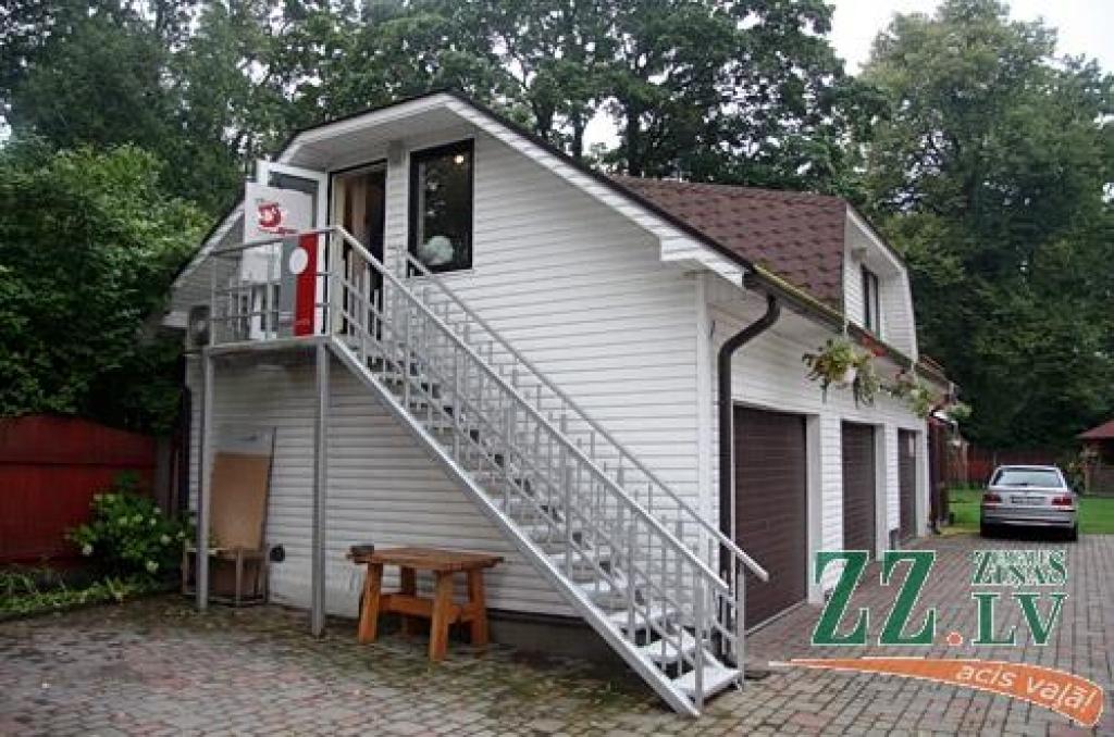 Mākslas studijas «Mansards» telpās Jāņa ielā 1a (pagalmā pie Ādolfa Alunāna parka) durvis vērusi dizaina meistardarbnīcas darbu izstāde. Raita Junkera un Kristīnas Landauas-Junkeres audzēkņu darbi šonedēļ (līdz 1.septembrim ieskaitot) būs...