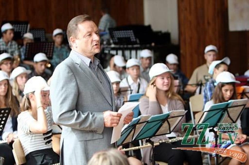 Koncertā tika rādīts piecās dienās apgūtais daudzveidīgais repertuārs – no klasikas līdz džezam. Uzstājās solisti Jānis Ēriks Grūtups, Jānis Tolēns, Guntis Majevskis (kopā ar savu pedagogu Aigaru Čudaru) un Reinis Zariņš, bet vislielāko...