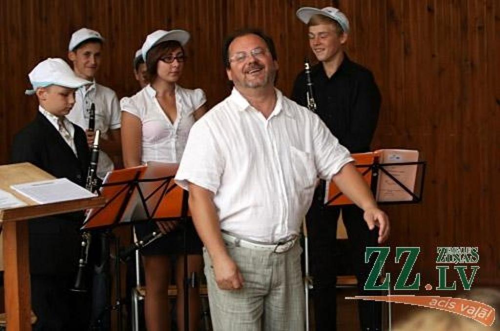 Koncertā tika rādīts piecās dienās apgūtais daudzveidīgais repertuārs – no klasikas līdz džezam. Uzstājās solisti Jānis Ēriks Grūtups, Jānis Tolēns, Guntis Majevskis (kopā ar savu pedagogu Aigaru Čudaru) un Reinis Zariņš, bet vislielāko...