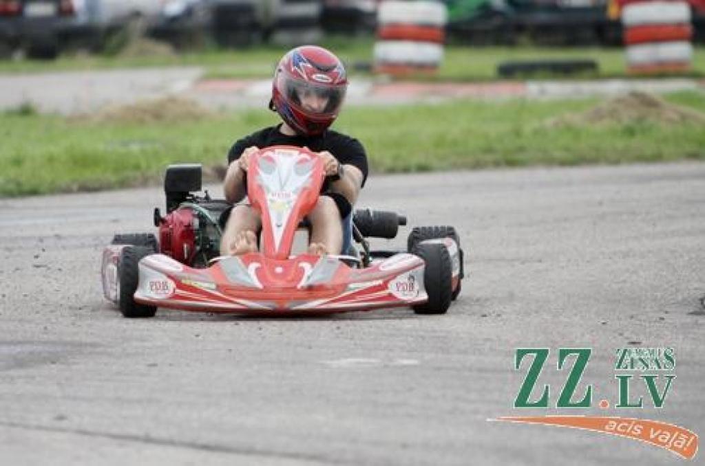 19.augustā Sporta un atpūtas komplekss «Rullītis» pulcēja krietnu skaitu auto sporta piekritēju. Dalībniekiem bija iespējams pārbaudīt un pierādīt savas auto vadīšanas prasmes un savu spēkratu ātrumu, bet skatītājiem – baudīt adrenalīnu un...