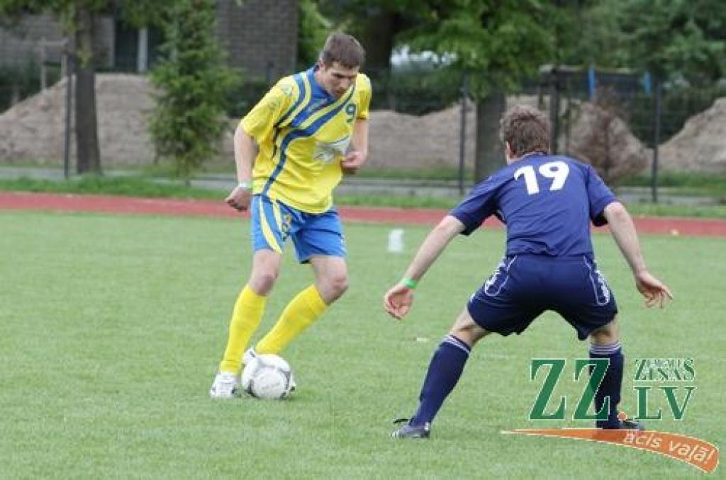 Ar idejas autoru – grupas «Prāta vētras» puišu – līdzdalību 11.augustā Zemgales olimpiskajā centrā notika amatieru futbola sacensību «Mītava Open 2012» fināls. Lai arī šoreiz labāko vidū nebija Jelgavas komandu, prieka skatītājiem netrūka,...