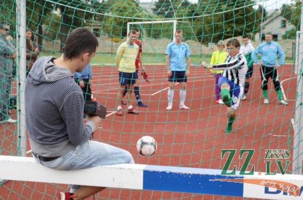 Ar idejas autoru – grupas «Prāta vētras» puišu – līdzdalību 11.augustā Zemgales olimpiskajā centrā notika amatieru futbola sacensību «Mītava Open 2012» fināls. Lai arī šoreiz labāko vidū nebija Jelgavas komandu, prieka skatītājiem netrūka,...