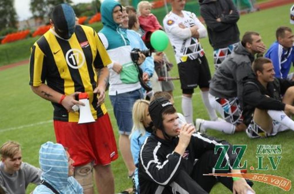 Ar idejas autoru – grupas «Prāta vētras» puišu – līdzdalību 11.augustā Zemgales olimpiskajā centrā notika amatieru futbola sacensību «Mītava Open 2012» fināls. Lai arī šoreiz labāko vidū nebija Jelgavas komandu, prieka skatītājiem netrūka,...