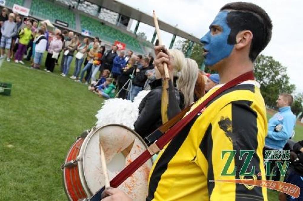 Ar idejas autoru – grupas «Prāta vētras» puišu – līdzdalību 11.augustā Zemgales olimpiskajā centrā notika amatieru futbola sacensību «Mītava Open 2012» fināls. Lai arī šoreiz labāko vidū nebija Jelgavas komandu, prieka skatītājiem netrūka,...
