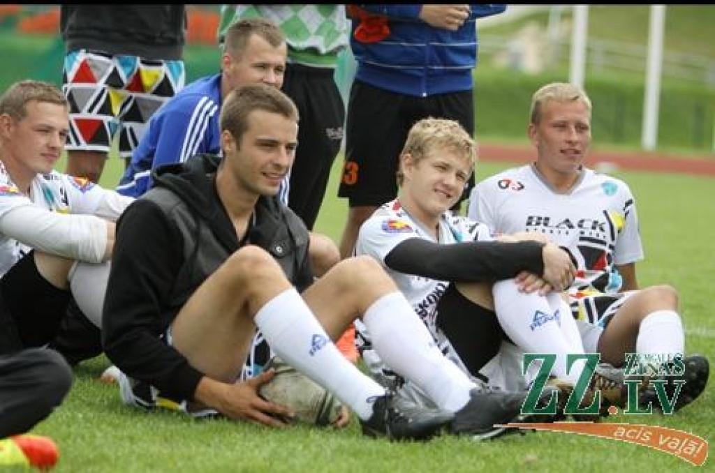 Ar idejas autoru – grupas «Prāta vētras» puišu – līdzdalību 11.augustā Zemgales olimpiskajā centrā notika amatieru futbola sacensību «Mītava Open 2012» fināls. Lai arī šoreiz labāko vidū nebija Jelgavas komandu, prieka skatītājiem netrūka,...