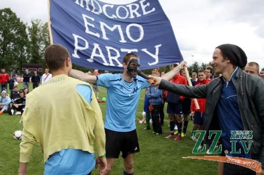 Ar idejas autoru – grupas «Prāta vētras» puišu – līdzdalību 11.augustā Zemgales olimpiskajā centrā notika amatieru futbola sacensību «Mītava Open 2012» fināls. Lai arī šoreiz labāko vidū nebija Jelgavas komandu, prieka skatītājiem netrūka,...