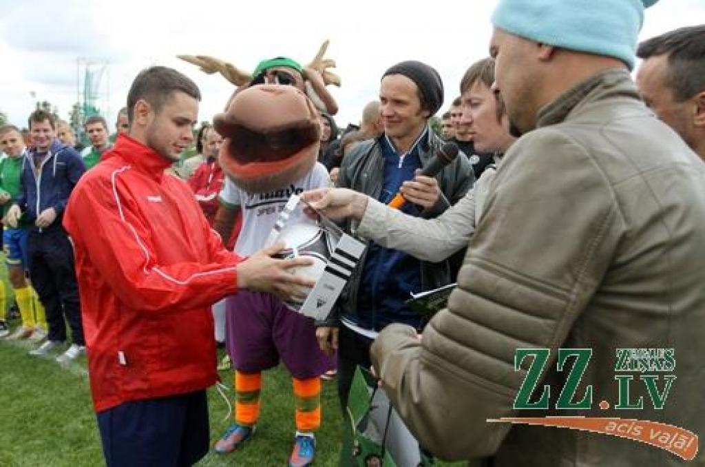 Ar idejas autoru – grupas «Prāta vētras» puišu – līdzdalību 11.augustā Zemgales olimpiskajā centrā notika amatieru futbola sacensību «Mītava Open 2012» fināls. Lai arī šoreiz labāko vidū nebija Jelgavas komandu, prieka skatītājiem netrūka,...