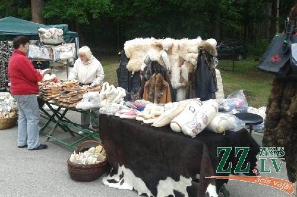 11. un 12.augustā Tērvetē pilskalna pakājē jau devīto gadu pēc kārtas aizrit tradicionālie Zemgaļu svētki. Apmeklētāju netrūkst arī šogad – cilvēki uz Tērveti plūda tūkstošiem.
Svētki guvuši lielu atzinību Latvijas iedzīvotāju un...
Autors: Dace Diržine